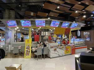 The restaurant  at So Vegan - Gateway Ekkamai in Bangkok