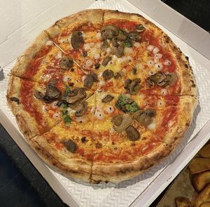 Vegan Margherita + mushrooms at Pizza Triangle in Newcastle-under-lyme
