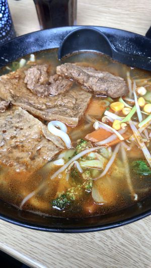 Würzige Brühe mit Seitan, Tofu und Udon   at Slurp Nudelbar in Munich