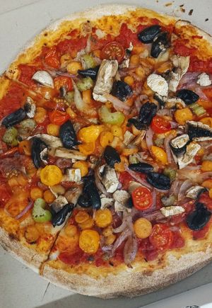 Aurora vegan pizza at Minghettis - Food Truck in Blenheim