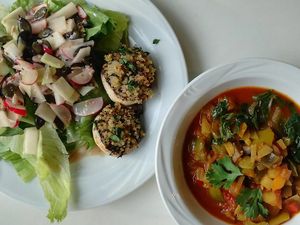 Quinoa stuffed mushrooms, pepper and fennel ratatouille, mixed vegetables at Le Poisson Sans Bicyclette in Brussels
