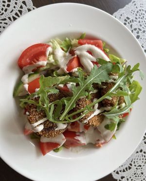  Mixed salad with sensational seed patties  at Vegàn Bàzis ètterem in Zalaegerszeg