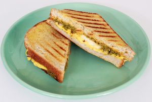 Sundried Tomato & Spinach Pesto and local made smoked Muenster Cheeze at Dauns in East London