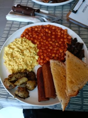 Brunch scramble at Dauns in East London