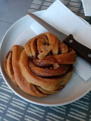 Cinnamon bun at Dauns in East London