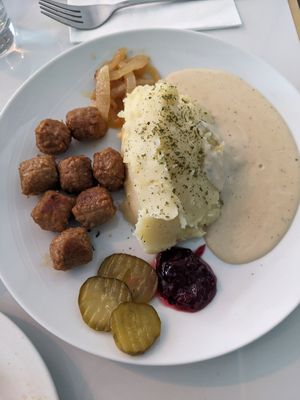 vegan köttbular at Dauns in East London