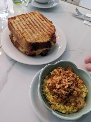 Toastie & scrambled tofu at Dauns in East London