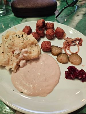 Meatballs & Mash at Dauns in East London