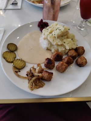 Meatballs and mash at Dauns in East London