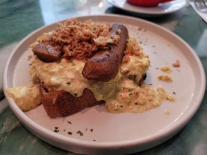 Scramble on sourdough bread with seitan sausage at Dauns in East London