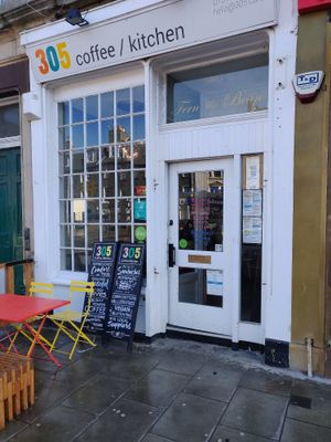 Outdide at 305 Kitchen in Edinburgh