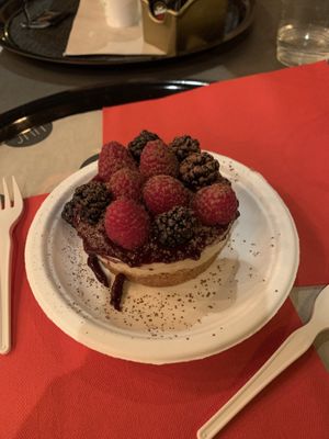 Cheese-fake con frutti rossi  at HUG at Turnè in Monza