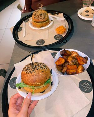 Hug burger HULK  at HUG at Turnè in Monza