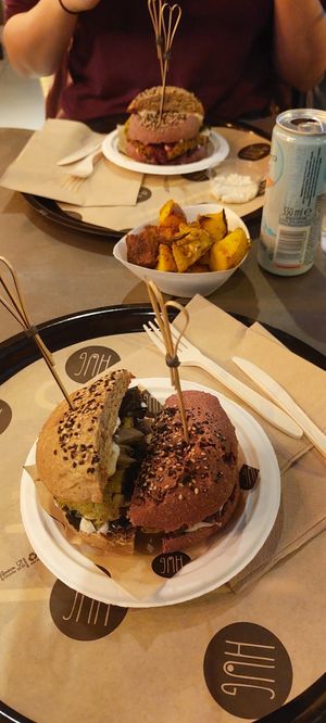 Burgers Tarzan (left front) and Mafalda (right front) at HUG at Turnè in Monza