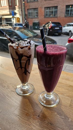 Chocolate shake and smoothie at Delivore in Stockholm