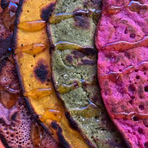 Who said rainbow pancakes ?! 🌈🌈🌈 that are also gluten-free & vegan?! 😍🍀❤️ at Cultura Viviente in Pisac