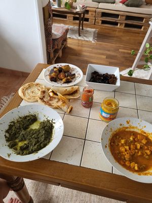 Suuuuuper une tonne de choix et produits vegan je suis aux anges 😀 at Cash and Carry in Paris