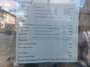 Labelled vegan options at Mothers Fine Coffee in Hamburg