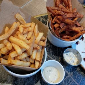 fries at Ellis Gourmet Burger in Liege