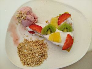 Crêpe de fruta con helado 😋😍 at MariCastaña in Almeria