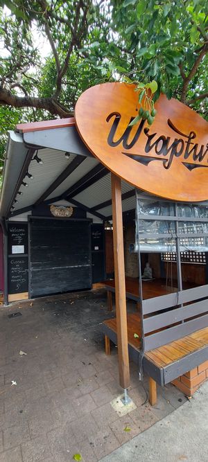 Wrapture storefront, details and opening hours for end 2020 (closed until Monday the 4th) at Wrapture in West End