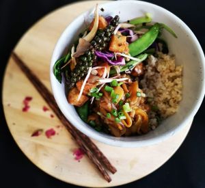 Mít Kho, Đậu Hủ Xào Tiêu Xanh và Gạo Lứt
A Hearty Jackfruit Stew , Sauteed Tofu w’ Green Pepper, Crunchy Vegetables & Steamed Wholemeal Organic Rice
 at Bun Bar in Ho Chi Minh City