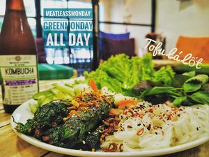 Vegan Tofu La Lot - Tofu mix wrapped in Betel leaf.
Wrap it with lettuce, cucumber and noodles and dip it into vegan fish sauce at Bun Bar in Ho Chi Minh City