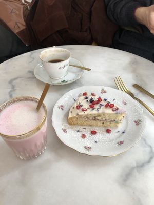 Vanilla cake  at L'Alchimiste in Brussels