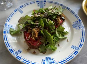 Beetroot+vegetables bruschetta (brunch menu) at L'Alchimiste in Brussels