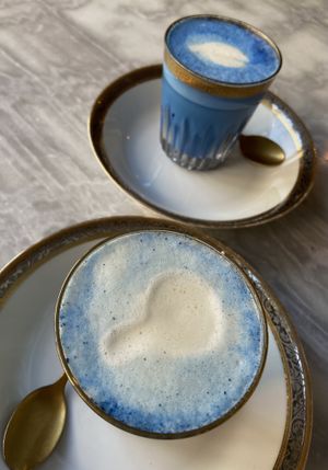 vegan blue latte  at L'Alchimiste in Brussels