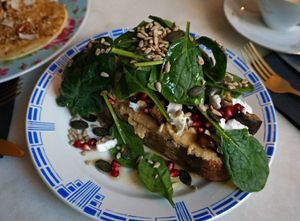 toast w/hummus and feta at L'Alchimiste in Brussels