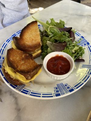 Grilled cheese  at L'Alchimiste in Brussels