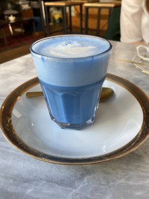 Blue latte  at L'Alchimiste in Brussels