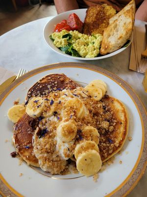 Pancakes & Breakfast Bowl at L'Alchimiste in Brussels