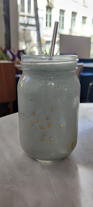 Blue ocean smoothie at L'Alchimiste in Brussels