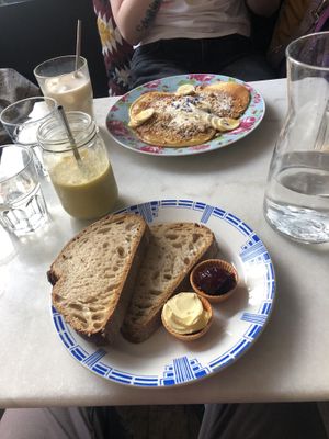 toast  at L'Alchimiste in Brussels