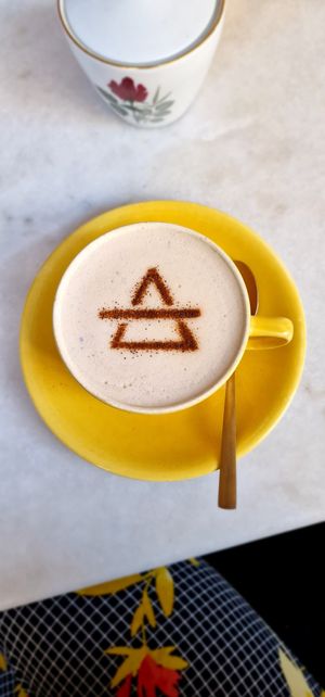 chai latte with oatmilk at L'Alchimiste in Brussels