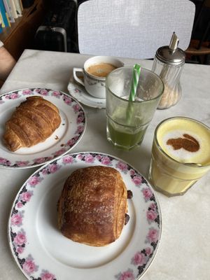 Coffee, golden Latte, croissant, pain au chocolate  at L'Alchimiste in Brussels
