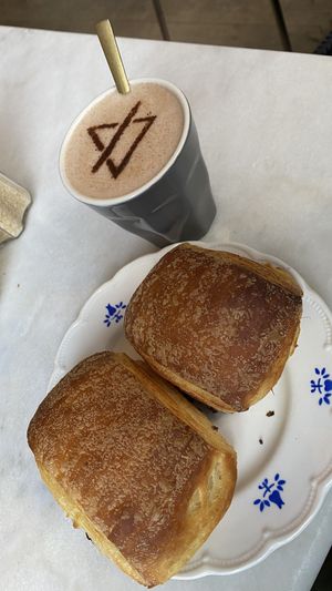 Chocolat chaud et pains au chocolat .  at L'Alchimiste in Brussels