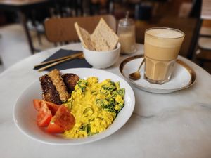 Breakfast bowl at L'Alchimiste in Brussels