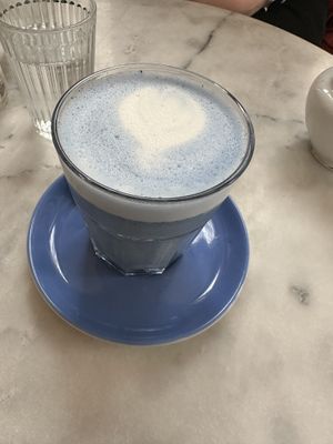 Blue latte  at L'Alchimiste in Brussels