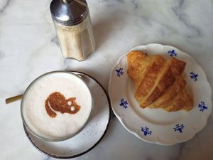 Chai latte and croissant at L'Alchimiste in Brussels