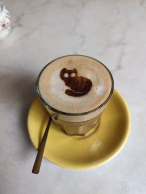 Dirty chai oat latte at L'Alchimiste in Brussels