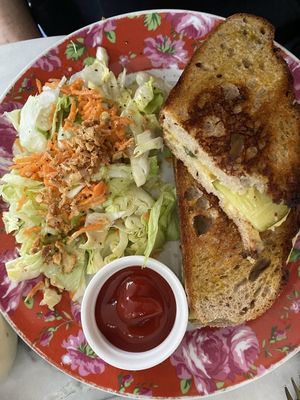 Cheese toast at L'Alchimiste in Brussels