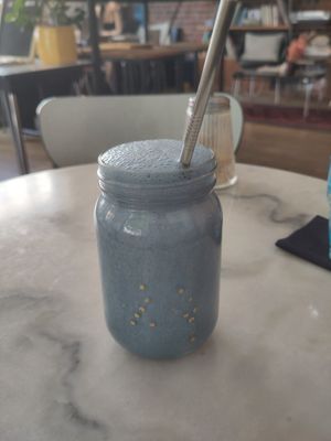 Blue ocean smoothie at L'Alchimiste in Brussels