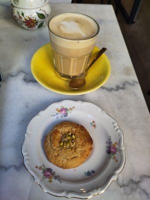 Pistachio cookie and oat latte at L'Alchimiste in Brussels