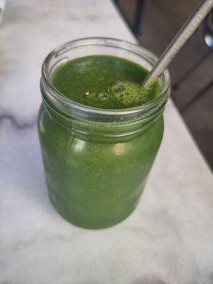 Green mango smoothie at L'Alchimiste in Brussels