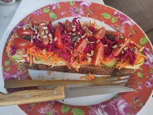 Hummus toast at L'Alchimiste in Brussels