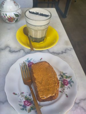 Toasted banana bread and black sesame latte at L'Alchimiste in Brussels
