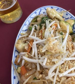 Vegan pad Thai ... and a nice cold Singha beer at Royal Sri Thai in Chapel Hill